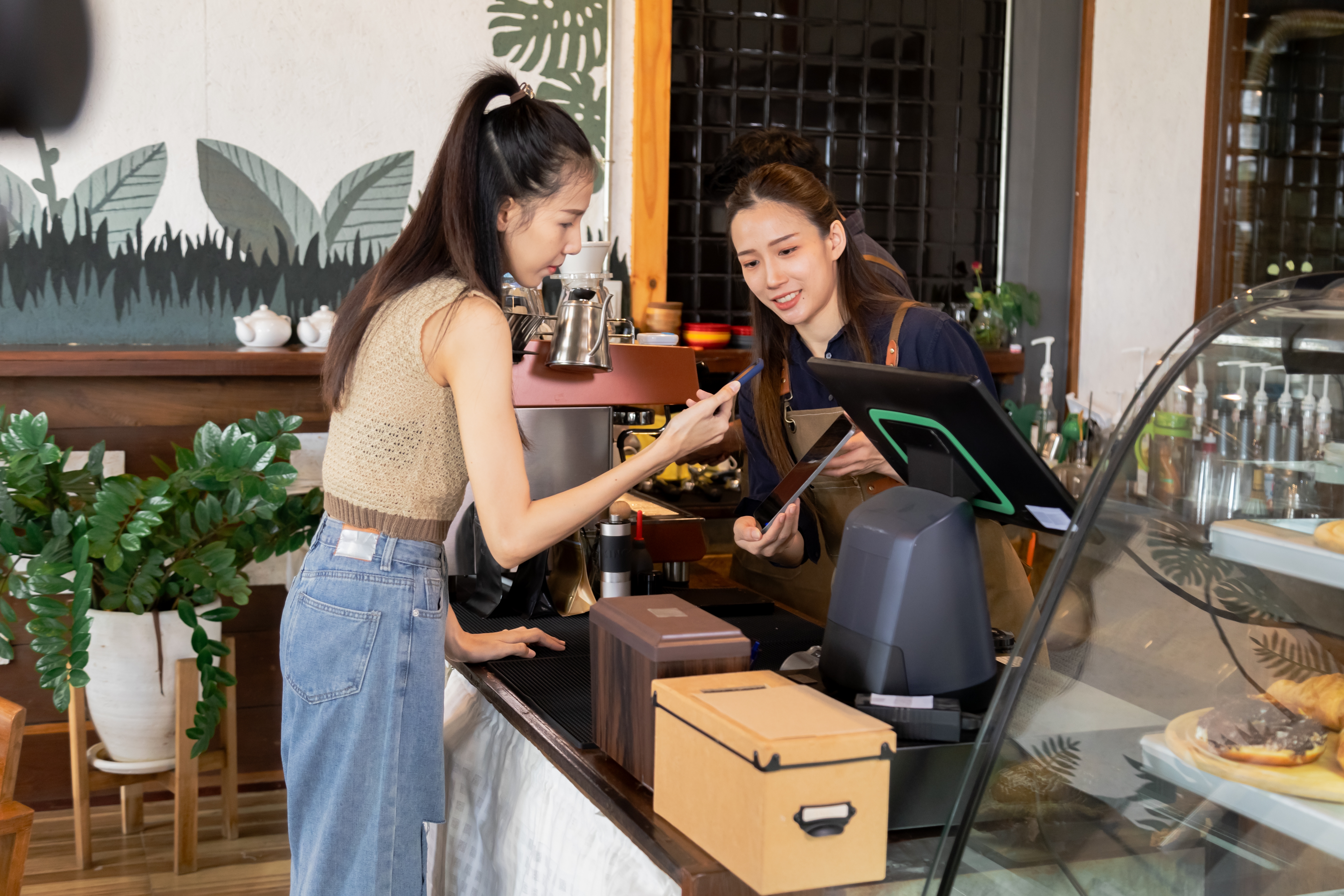 5 Helpful Tips for Preventing Employee Theft and Cash Handling Issues in Your Physical Store