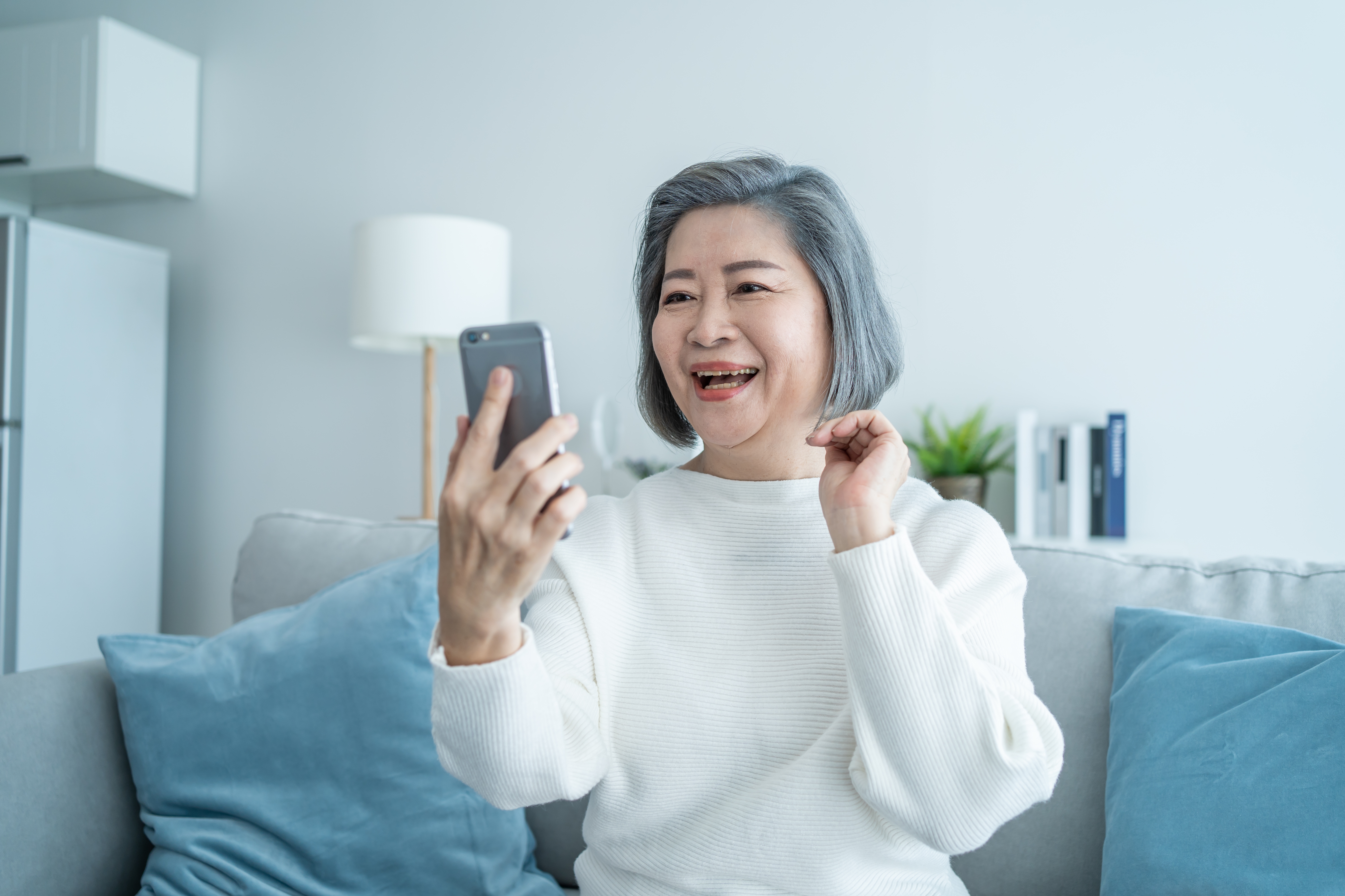 Why a Digital Bank Account Might Be the Best Banking Solution for Retirees