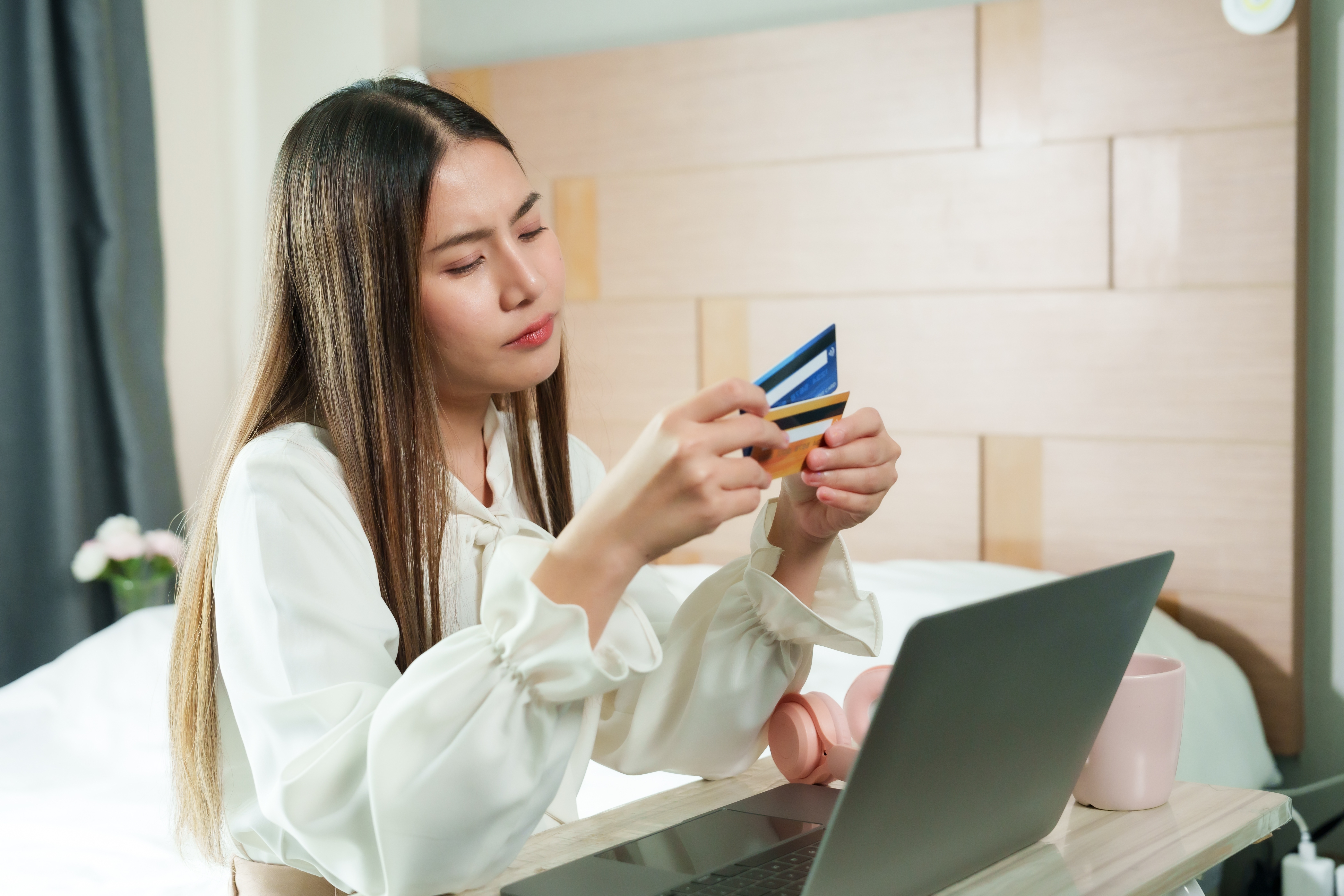 5 Tips for Taking Advantage of Credit Card Perks without Getting Sucked into Bad Debt
